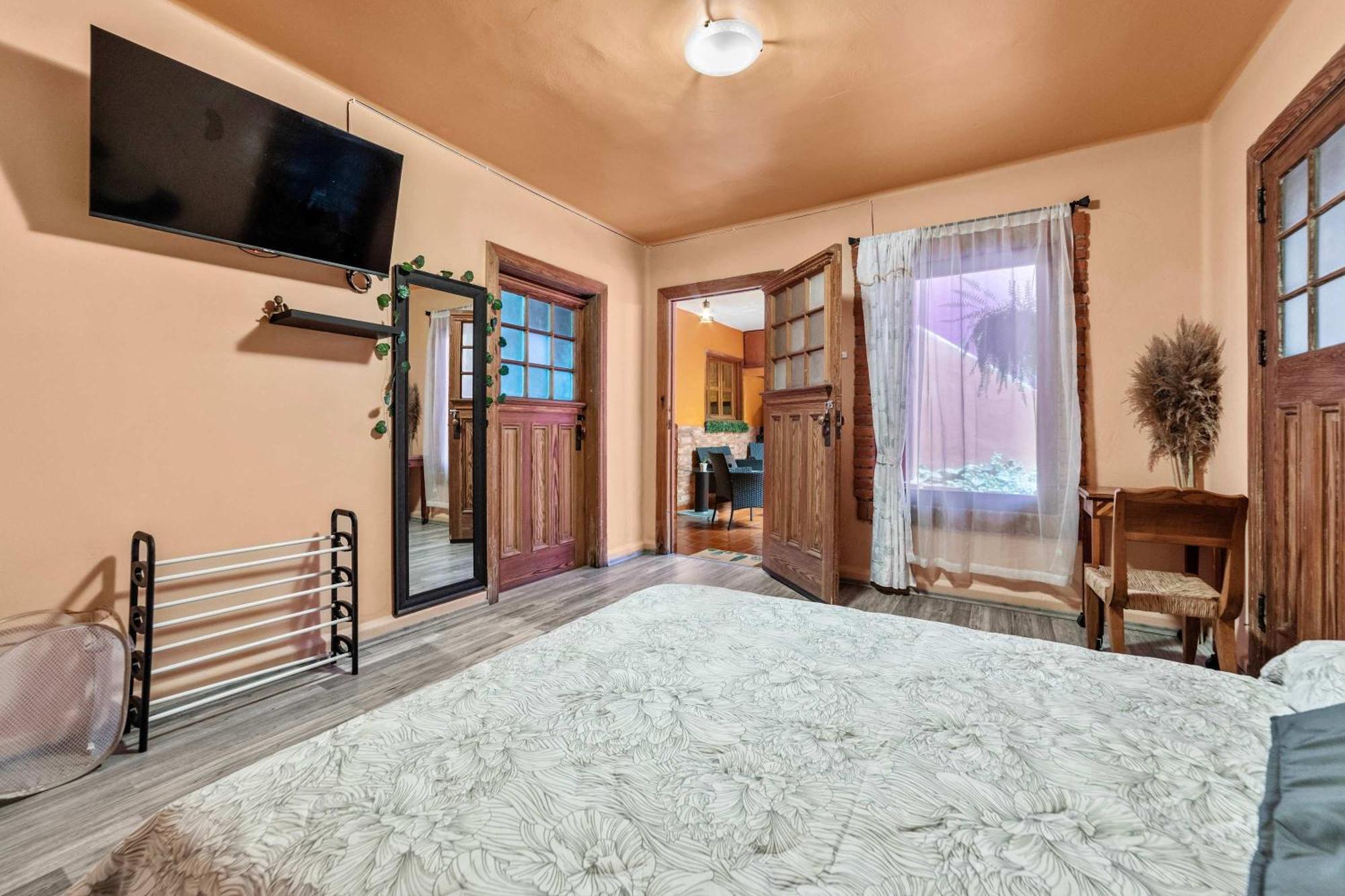 Charming 2-Bedroom Retreat In Lomas De Bezares メキシコシティ エクステリア 写真