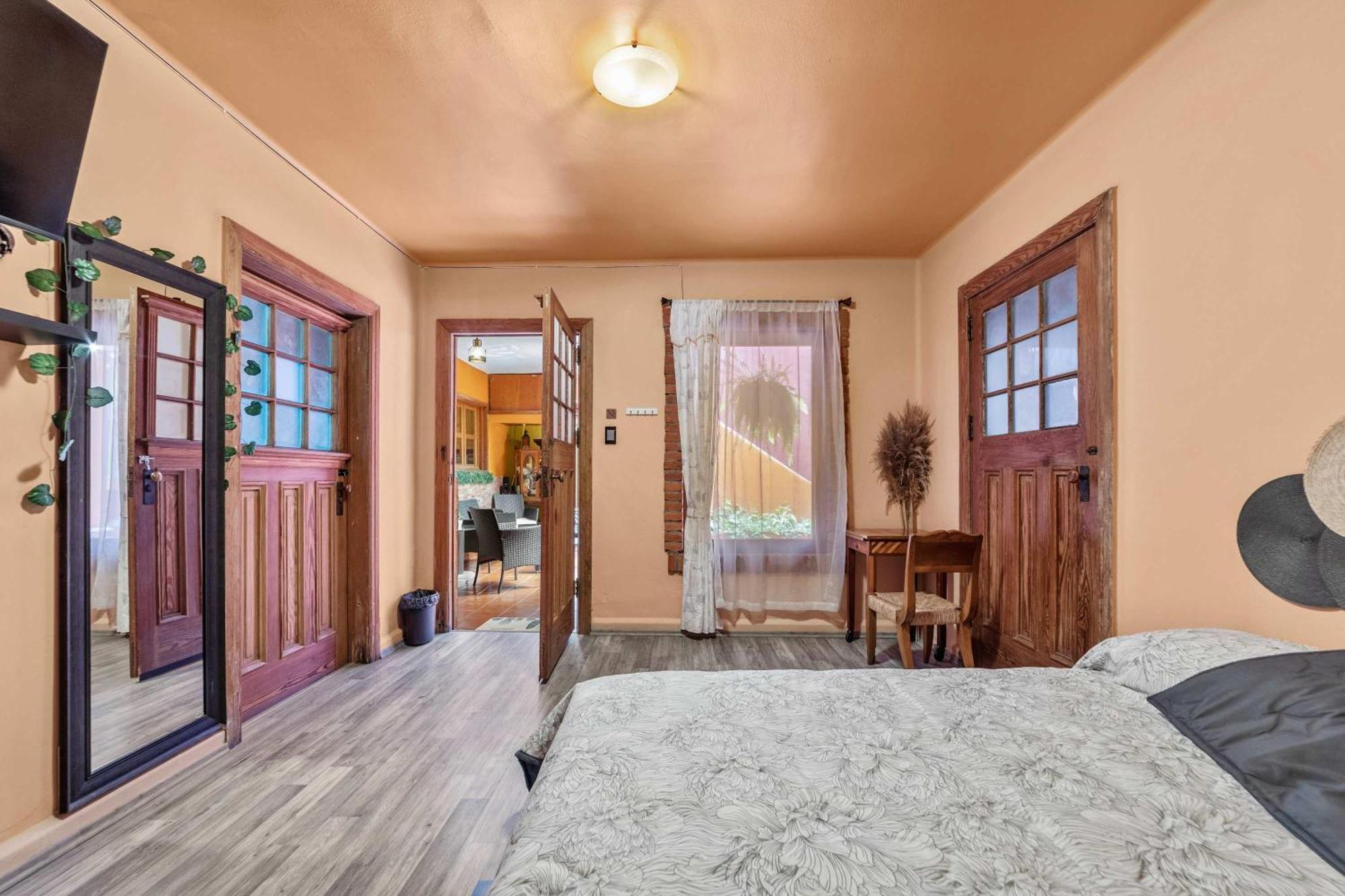 Charming 2-Bedroom Retreat In Lomas De Bezares メキシコシティ エクステリア 写真